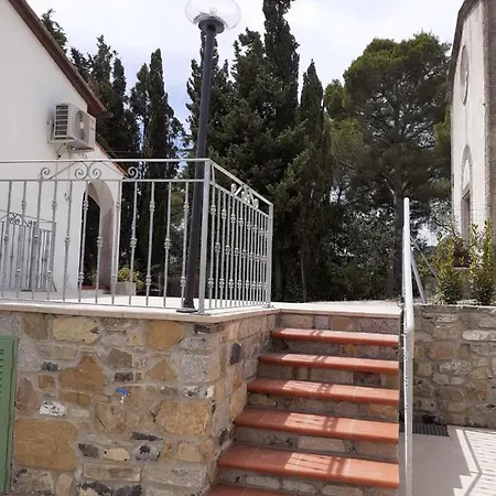 Santa Lucia * מרינה די קמפו